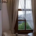 Aristonicus Boutique Бергама