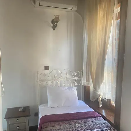 Aristonicus Boutique ברגאמה