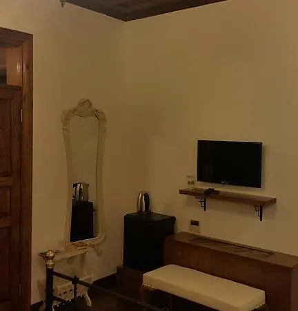 Aristonicus Boutique מלון