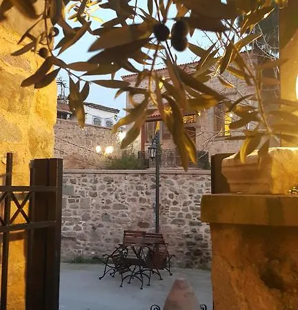 מלון Aristonicus Boutique 3*