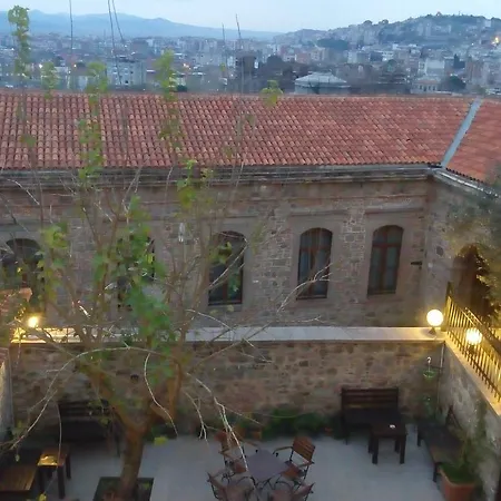 Aristonicus Boutique