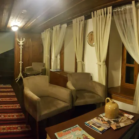 فندق Aristonicus Boutique 3*