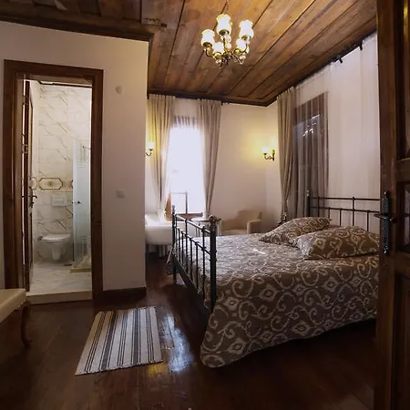فندق Aristonicus Boutique 3*