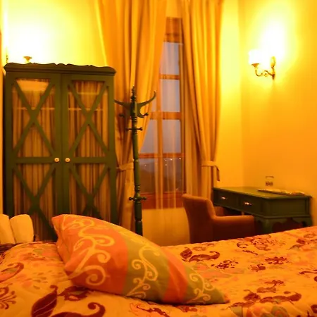 فندق Aristonicus Boutique 3*