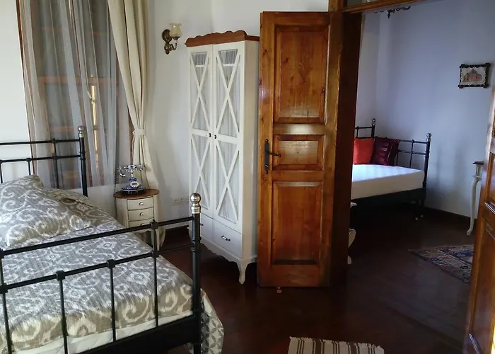 Aristonicus Boutique